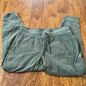 Athleta Green Trekkie North Pants 10